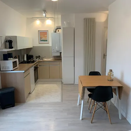 27m² - Centre-ville - Parking Prive - Tt Equipee - 1km Gare Tgv شقة لو بولين